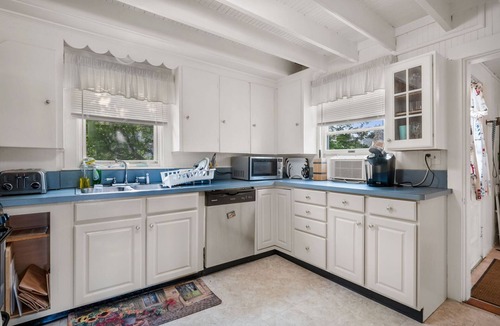 Sagamore Beach House | Family-Friendly Sagamore Beach Cottage Escape