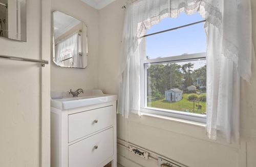 Sagamore Beach House | Family-Friendly Sagamore Beach Cottage Escape