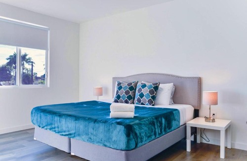 Golden Glades Apartment | Family-Friendly Townhouse Getaway Near Top Attractions