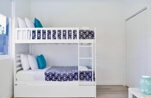 Golden Glades Apartment | Family-Friendly Townhouse Getaway Near Top Attractions