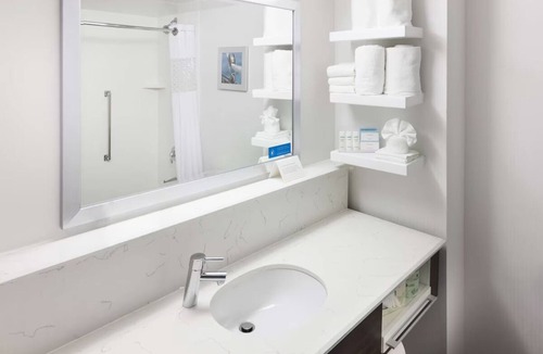 Downtown Fort Lauderdale Hotel | Family-friendly Stay | Free Breakfast | Outdoor Pool | Pets are Welcome