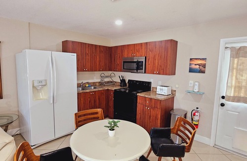 Central Oakland Park Villa | Family & Friends Beach Getaway, Pool, Patio & Minutes to the Beach