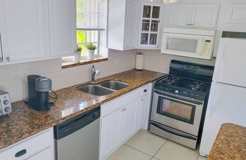 Hollywood Lakes House | Family Fun Villa | Heated Pool | Arcade & Ping Pong | BBQ | Near Hollywood Beach