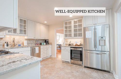White Stone House | Family Getaway w Dock Kayaks Firepit & More