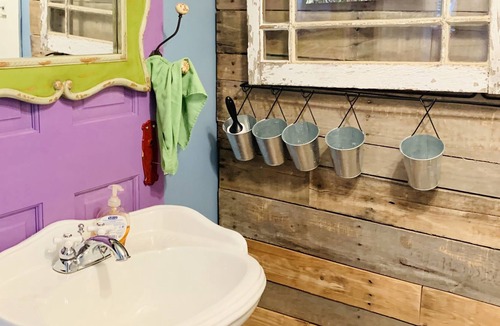 Northeast Virginia Beach Cottage | Family Hideaway with Southern Hospitality