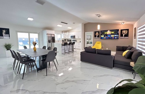 Palmetto Estates House | Family Oasis: Pool, Art, Games, Relax!