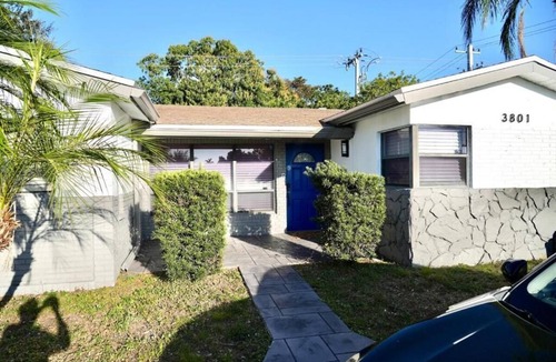 Driftwood House | Family Pool Oasis Near Hard Rock Beaches Airport