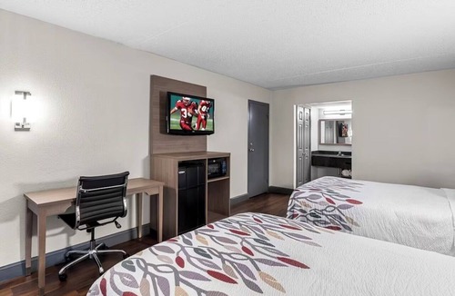 Sandston Hotel | Family-Ready 2 Bed Stay Near Airport & Richmond Activity Zones | Free Parking