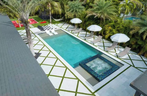 North Miami House | Family Resort HeatedPool Hot Tub Grill Basketball