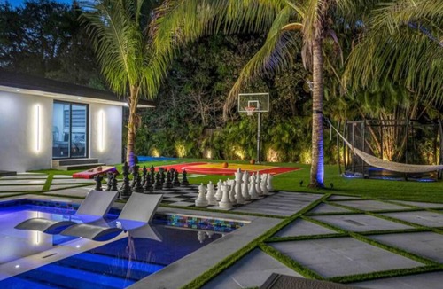 North Miami House | Family Resort HeatedPool Hot Tub Grill Basketball