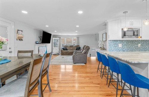 Hyannis House | Family Retreat hot tub,Firepit,Beach nearby