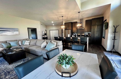 Sugarcreek House | Family Reunion Lodge w/Indoor Recreation Spaces