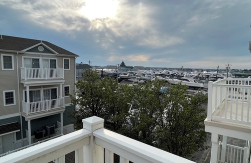 Wildwood Condo | Family Sized Top Floor Condo with Marina-View!