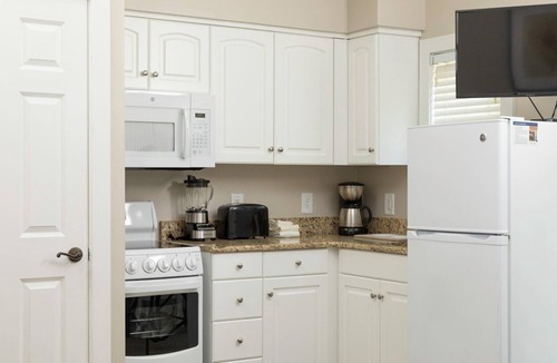 Lackey Cottage | Family Vacation, Sleeps 10, Close to Theme Parks & Attractions.