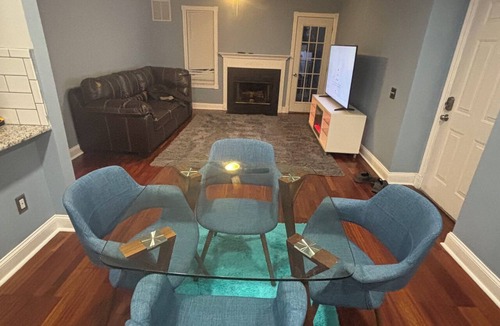 Newark Condo | Fantastic 2-bedroom condo with AC in vibrant Newark. WiFi with 65 inch smart TV