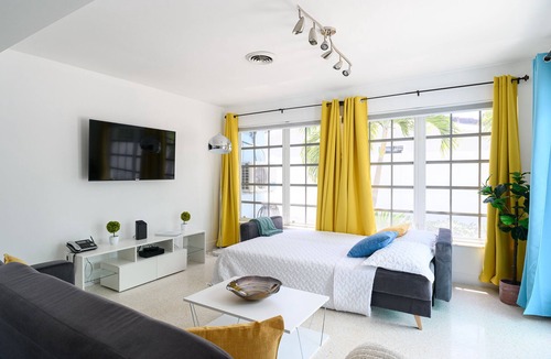 Imperial Point House | Fantastic 3 Bedrooms House with Pool 6 mins to Ocean