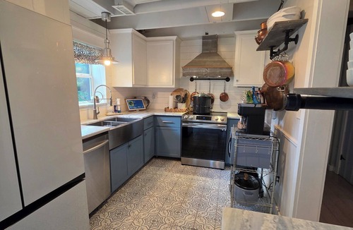 California House | Fantastic 4-bedroom house with pool and pier near Solomons Island