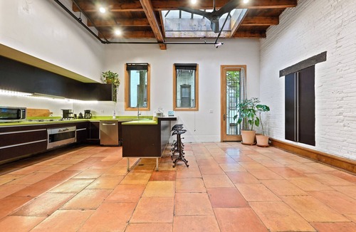 Bowery House | Fantastic 6-bedroom townhome with AC in vibrant New York