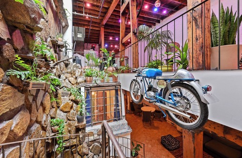 Bowery House | Fantastic 6-bedroom townhome with AC in vibrant New York