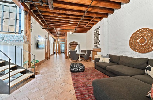Bowery House | Fantastic 6-bedroom townhome with AC in vibrant New York