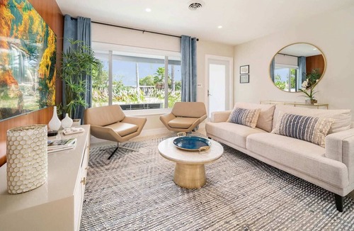 Coral Heights House | Fantastic Backyard Lounge & Pool, Fast WiFi, 3 TVs