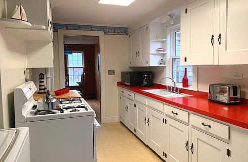 South Chatham House | Fantastic Rooftop Deck * 3 Min Walk to Ocean Beach