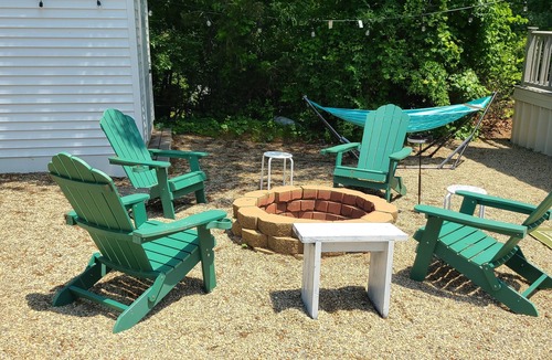 Sandwich Cottage | Fantastic, Updated, Seasonal 1-Bed Tiny House with Community Pool and Beach