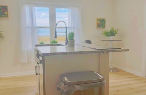 Great Bridge East Cottage | Farm Cottage: The Cutest Retreat – 3-Bedroom Chesapeake Cottage with WiFi & AC!
