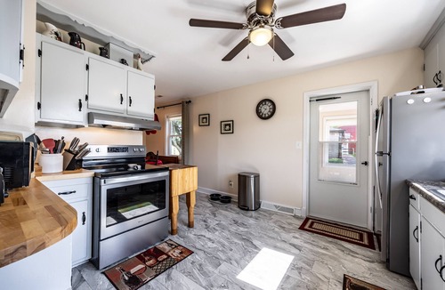 Pratts House | Farmhouse close to Wedding venues, Wineries, breweries, shops. Dogs welcome!