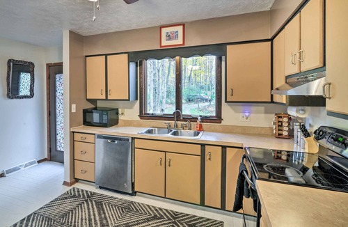 Farmington Cottage | Farmington A-Frame w/Lake Access & Fire Pit!