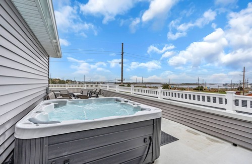 Seaside Heights House | Fast Wifi | Rooftop HotTub | Pet Friendly | Coffee