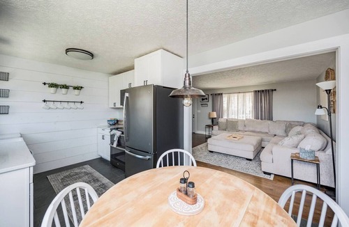 Lynchburg House | Feels like home w/full amenities! Our guests rave that our house is the cleanest they've ever stayed in-book with us to see for yourself. Perfect backyard for relaxing, playing corn-hole, or having a small gathering w/friends & family.