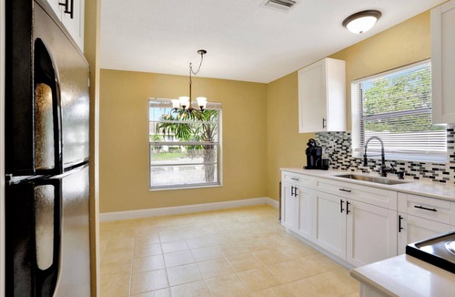 Deerfield Beach House | Fenced tropic home ⛱️with outdoor area 3bed/1bath