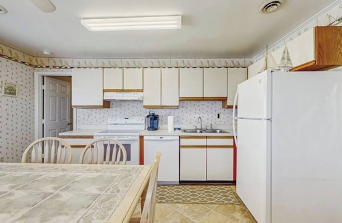Fenwick Island Condo | Fenwick Island Condo on 2nd Floor w/Free WiFi, Washer/Dryer, Central AC, & Cable