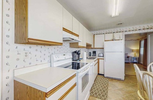 Fenwick Island Condo | Fenwick Island Condo on 2nd Floor w/Free WiFi, Washer/Dryer, Central AC, & Cable