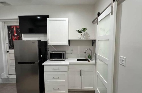 Miami Gardens House | Fern Gully Inn