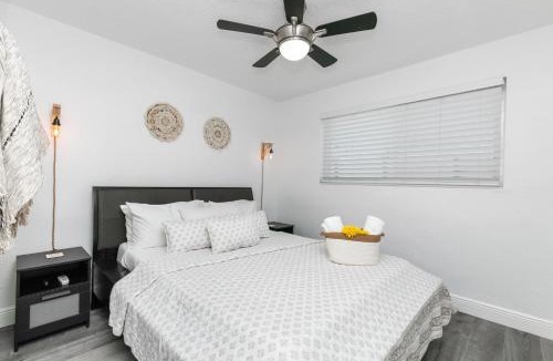Driftwood House | FIFA 2026 - Near HardRock Stadiums - 3B Pool Home - King Bed - Grill - Ping Pong