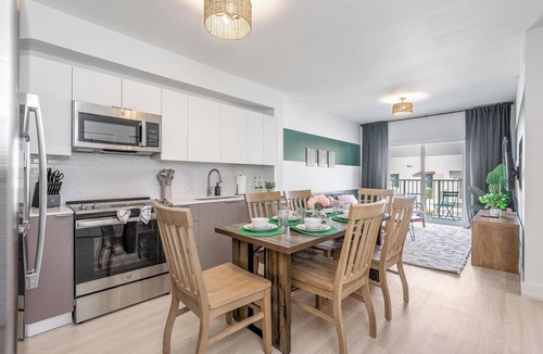 Hallandale Beach Apartment | MAJOR INTERNATIONAL SPORTING EVENT 2026 Stay! Spacious 2BR/2BA Near Miami, FLL, Casino & Parking