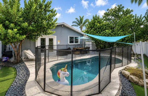 Royal Poinciana House | FIFA Bronze Match Private Pool Home Near Beach & Stadium Sleeps 8