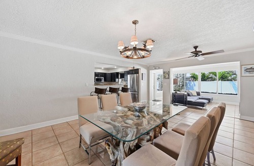Santa Barbara Estates House | FIFA-Miami World Cup Qtr Finals walk to the beach! - Cozy paradise by the sea
