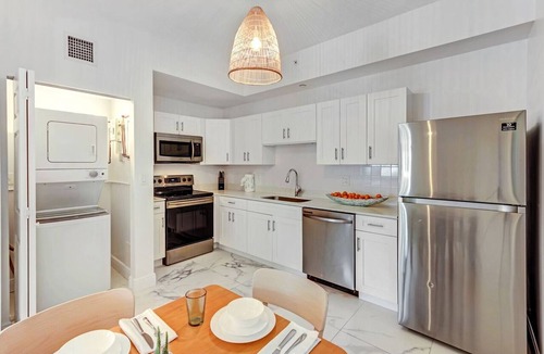 Wynwood Art District Apartment | FIFA Perfect 21KM | ArTease Wynwood Collection: Sleeps 16 & Free Parking