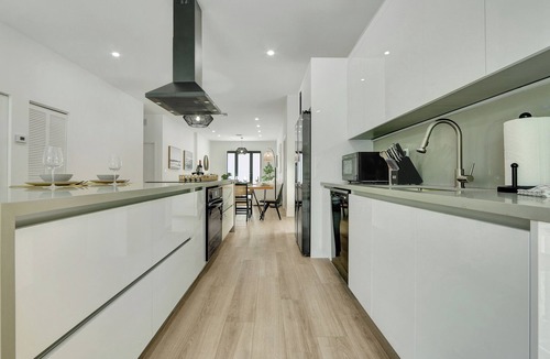Coral Way House | FIFA Perfect | Radiance: Modern Design & Poolside Escape