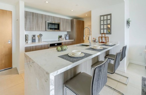 Central Beach Condo | FIFA Perfect | Tiffany Coral: 6th FL, Pool, Gym, & Mins to Beach