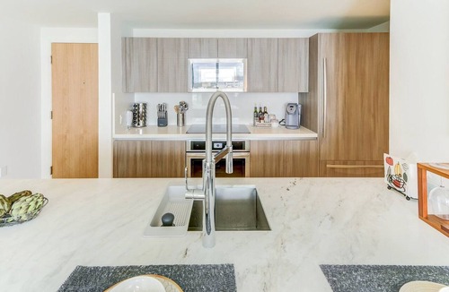 Central Beach Condo | FIFA Perfect | Tiffany Coral: 6th FL, Pool, Gym, & Mins to Beach