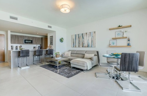 Central Beach Condo | FIFA Perfect | Tiffany Coral: 6th FL, Pool, Gym, & Mins to Beach