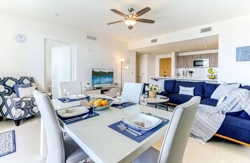 Central Beach Condo | FIFA Perfect | Tiffany Emerald:7th FL, Rooftop Pool, Gym, Walk to Beach