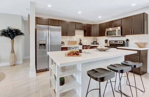 Middle River Terrace House | MAJOR INTERNATIONAL SPORTING EVENT Perfect | Zen Den: Wilton Manors, Htd Pool, Work Friendly, BBQ,Near Beach