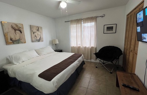 Highland Garden House | FIFA ready Corner garden view 2-bed townhome in tranquil Hollywood AC gated Wifi