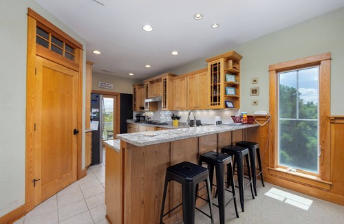 Ocean Hill House | FINALLY: Oceanside, Private Pool, Hot Tub, Close to shops and restaurants