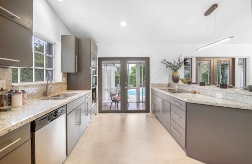 Palmetto Bay Villa | FirePit/Beach/Basketball/LuxuryVilla
